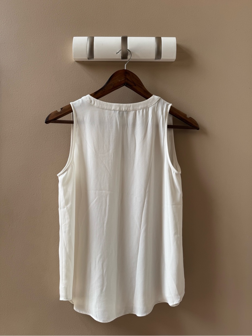 Ann Taylor White Pintuck Sleeveless Camisole - Picture 2 of 2